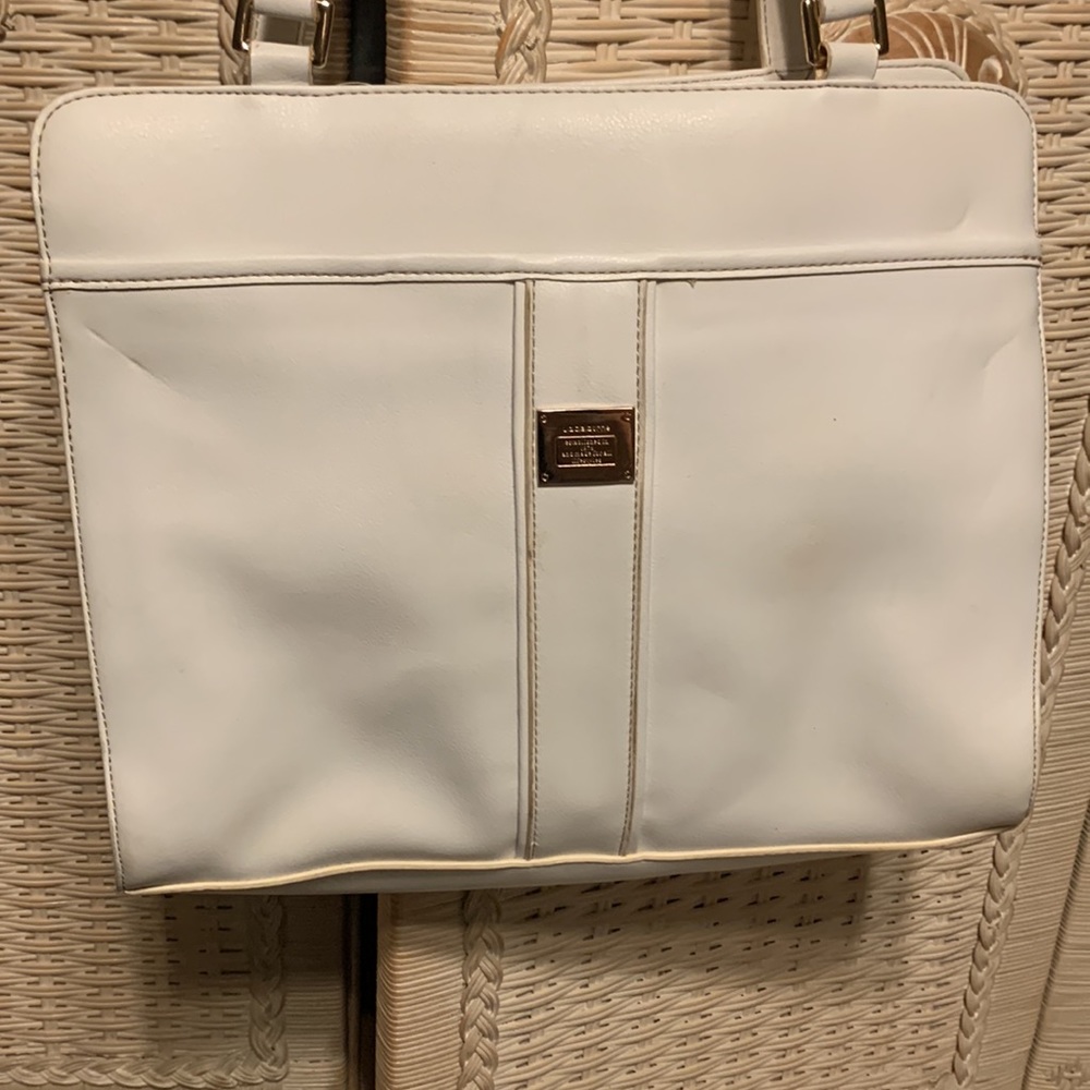 Vegan/Leather Shoulder Bag. - Picture 7 of 9